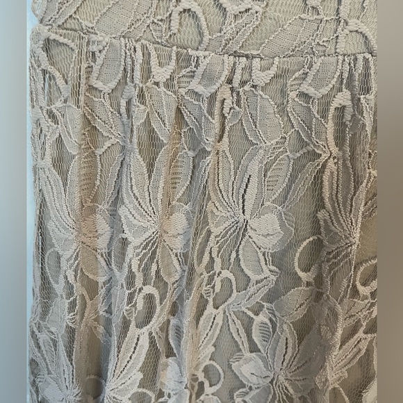 Suzy Shier Lace Dress (Size XS) - Picture 4 of 5